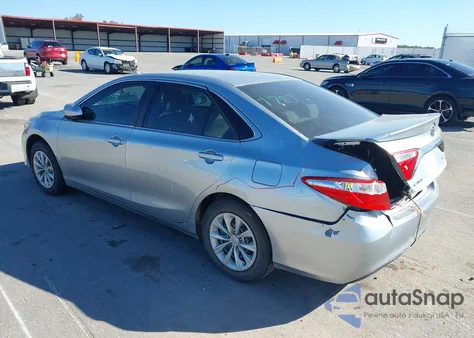 2015 Toyota Camry Le z USA, uszkodzony, nr VIN 4T4BF1FK6FR479954